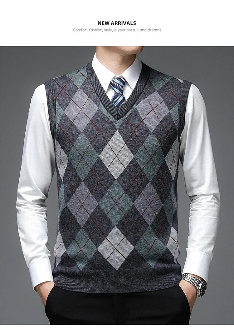 New Fashion Designer Brand Argyle Pullover Diamond Sweater V Neck Knit Vest Men 6% Wool Sleeveless Autum Casual Men Clothing