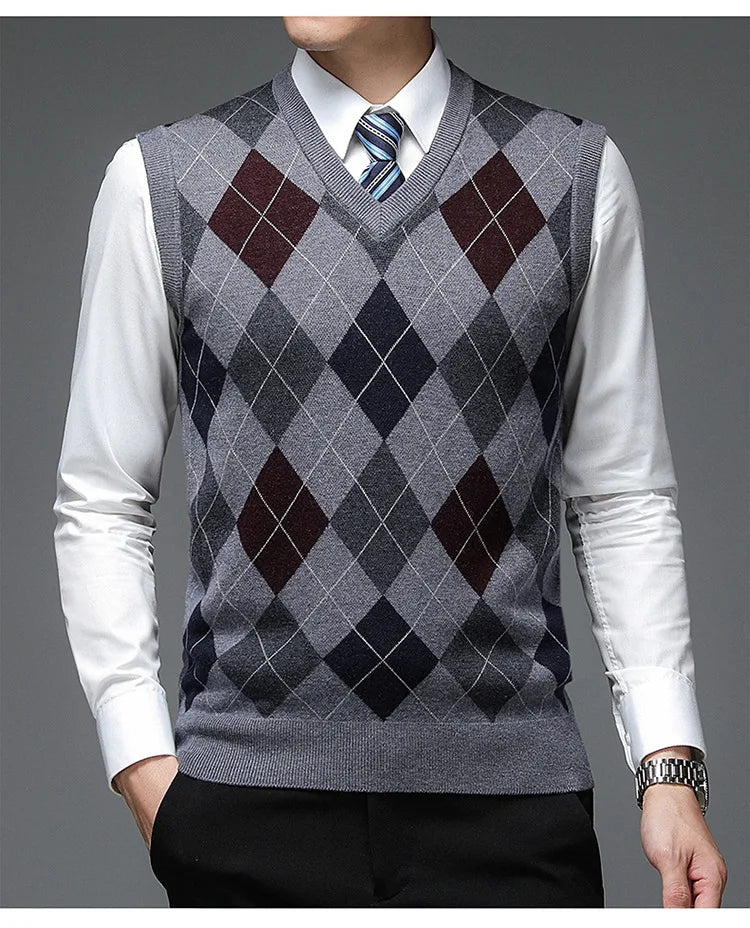 New Fashion Designer Brand Argyle Pullover Diamond Sweater V Neck Knit Vest Men 6% Wool Sleeveless Autum Casual Men Clothing
