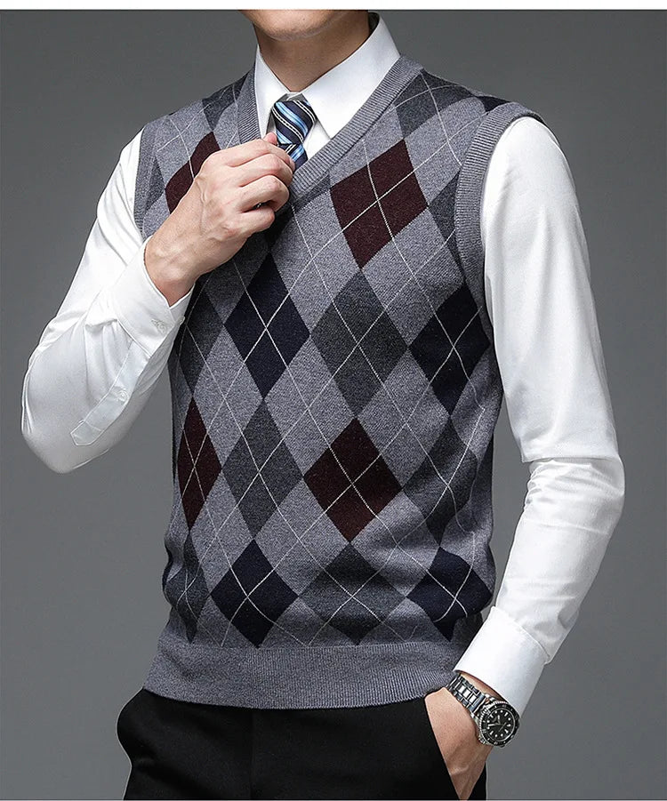 New Fashion Designer Brand Argyle Pullover Diamond Sweater V Neck Knit Vest Men 6% Wool Sleeveless Autum Casual Men Clothing