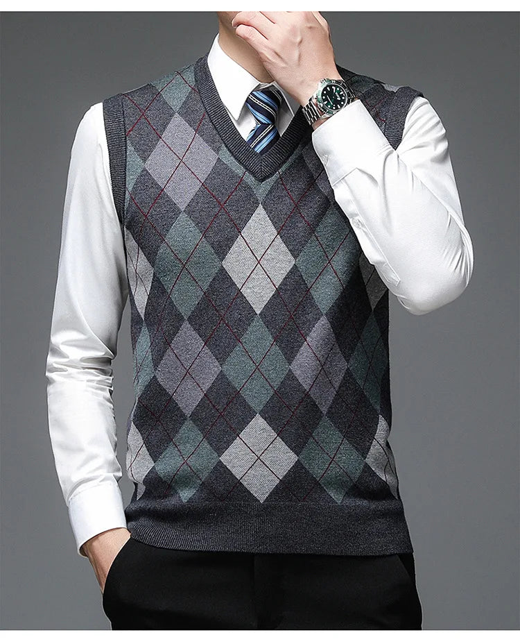 New Fashion Designer Brand Argyle Pullover Diamond Sweater V Neck Knit Vest Men 6% Wool Sleeveless Autum Casual Men Clothing