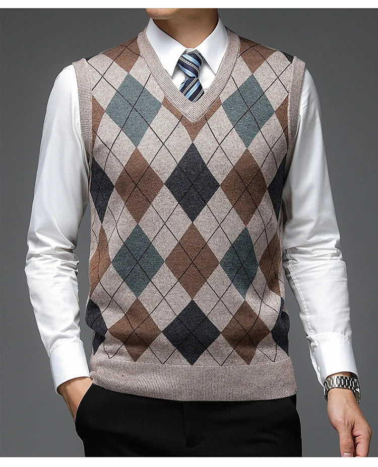 New Fashion Designer Brand Argyle Pullover Diamond Sweater V Neck Knit Vest Men 6% Wool Sleeveless Autum Casual Men Clothing